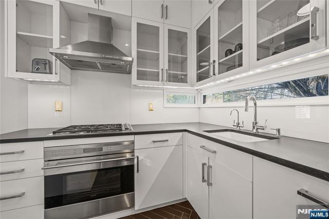 451 Mountain Avenue, North Caldwell, NJ 07006