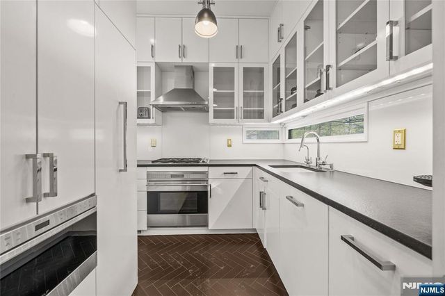 451 Mountain Avenue, North Caldwell, NJ 07006