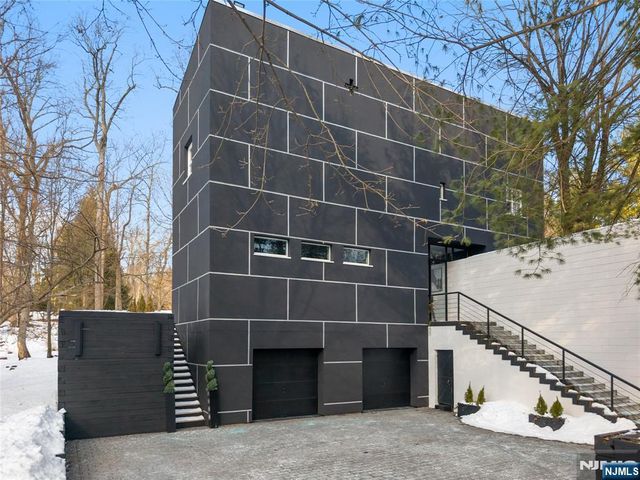 451 Mountain Avenue, North Caldwell, NJ 07006