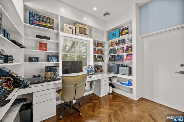 451 Mountain Avenue, North Caldwell, NJ 07006