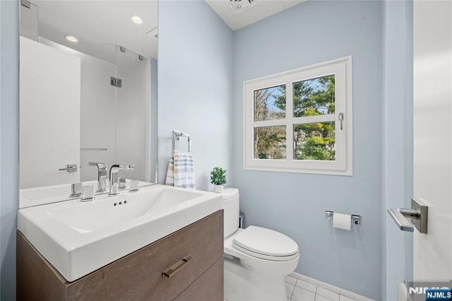 451 Mountain Avenue, North Caldwell, NJ 07006