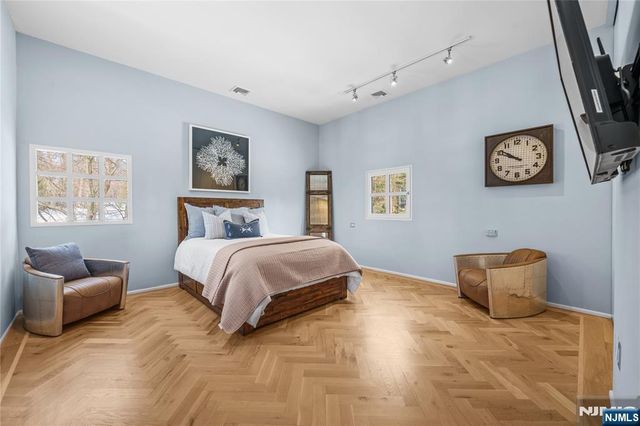 451 Mountain Avenue, North Caldwell, NJ 07006