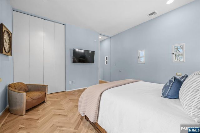 451 Mountain Avenue, North Caldwell, NJ 07006