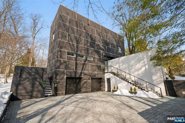 451 Mountain Avenue, North Caldwell, NJ 07006