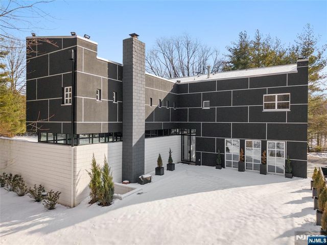 451 Mountain Avenue, North Caldwell, NJ 07006