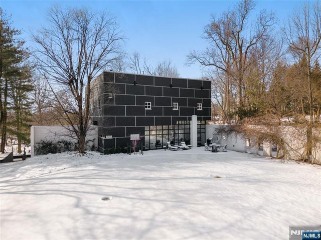 451 Mountain Avenue, North Caldwell, NJ 07006