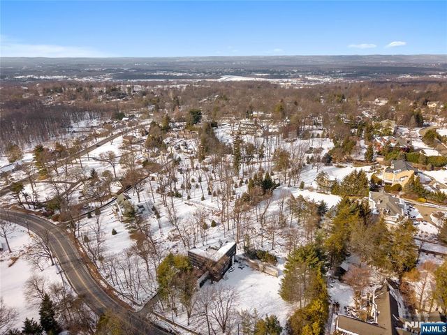 451 Mountain Avenue, North Caldwell, NJ 07006