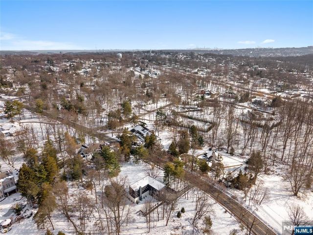 451 Mountain Avenue, North Caldwell, NJ 07006