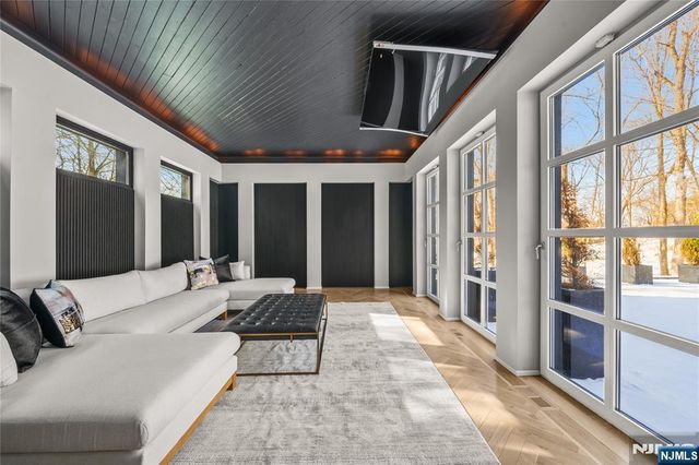 451 Mountain Avenue, North Caldwell, NJ 07006