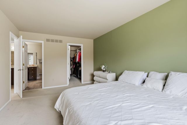 279 Meadow Bridge Drive, Rochester Hills, MI 48307
