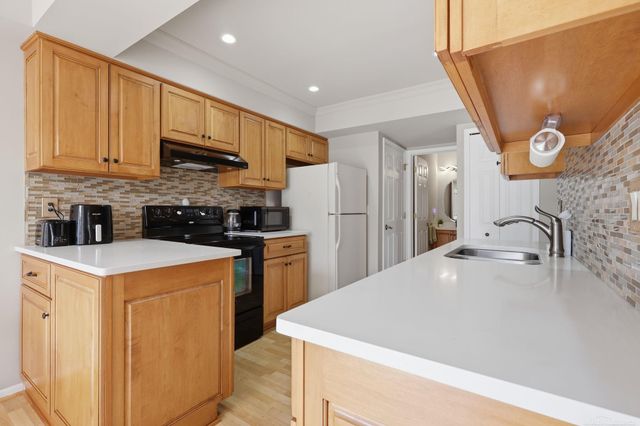 279 Meadow Bridge Drive, Rochester Hills, MI 48307