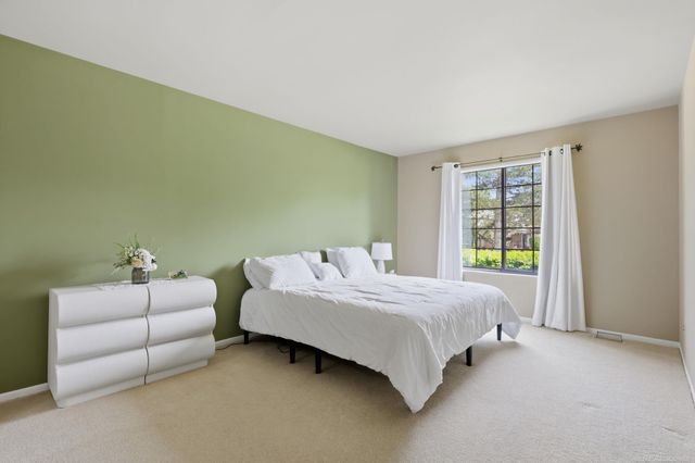 279 Meadow Bridge Drive, Rochester Hills, MI 48307