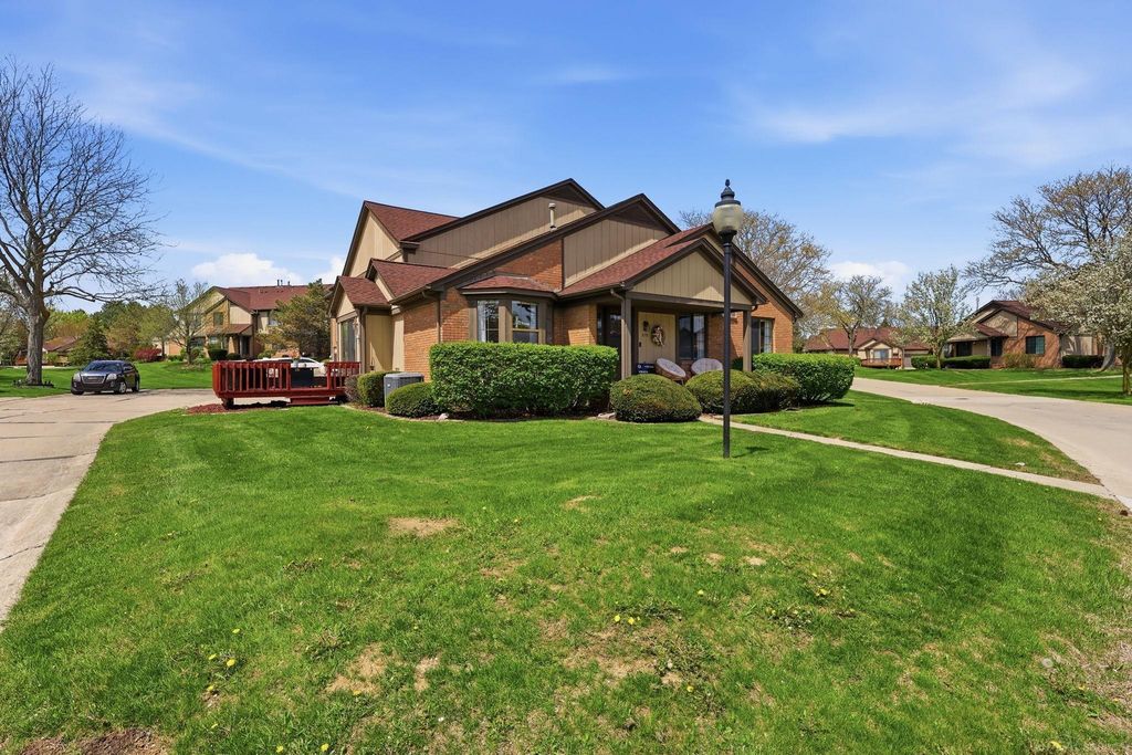 279 Meadow Bridge Drive, Rochester Hills, MI 48307