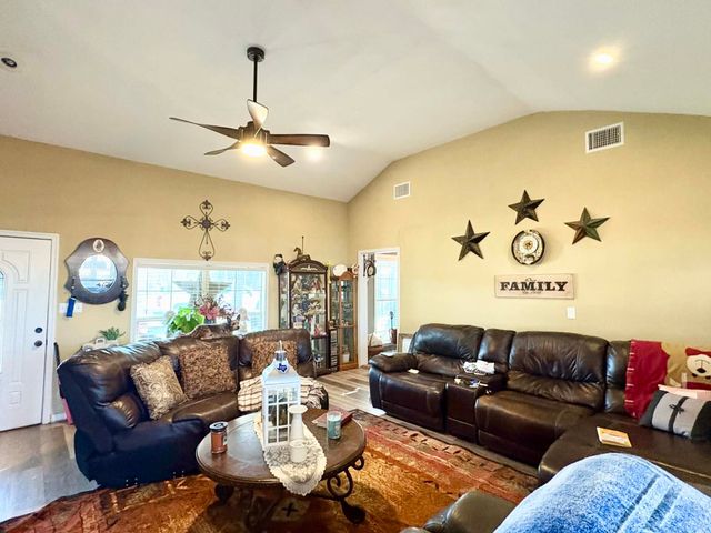 636 County Road 1535, Bonham, TX 75418