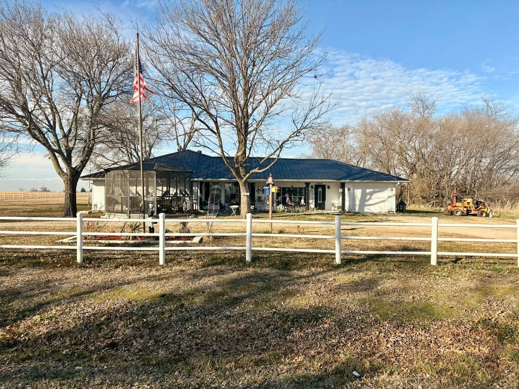 636 County Road 1535, Bonham, TX 75418