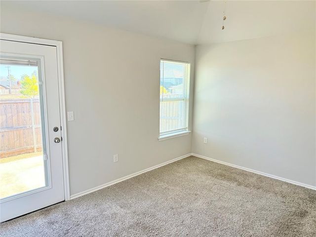 3724 Apple Villas Center, Moore, OK 73160