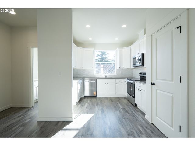 11189 Se STARK St, Portland, OR 97216