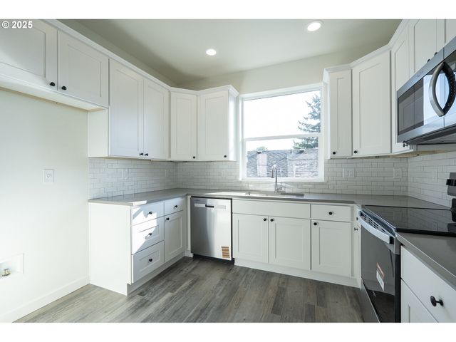 11189 Se STARK St, Portland, OR 97216