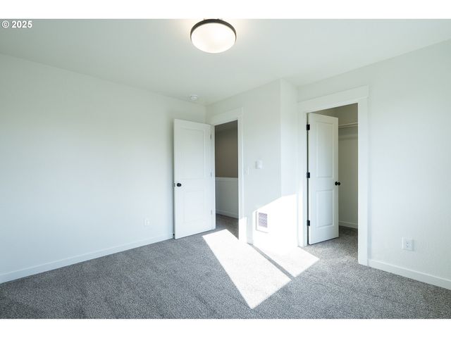 11189 Se STARK St, Portland, OR 97216