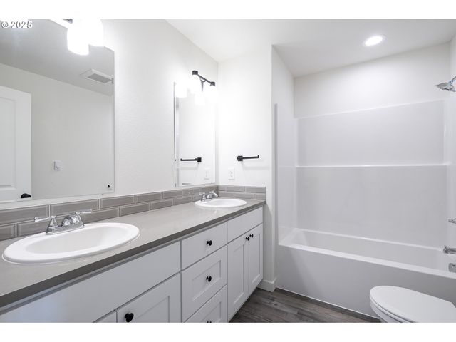 11189 Se STARK St, Portland, OR 97216