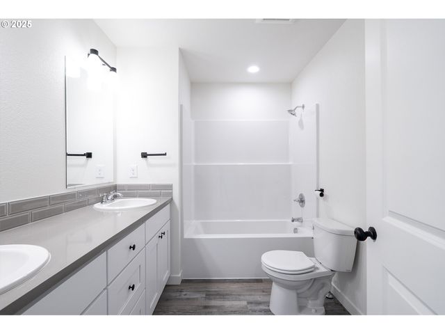 11189 Se STARK St, Portland, OR 97216