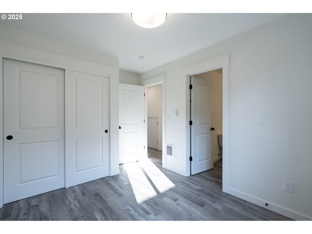 11189 Se STARK St, Portland, OR 97216