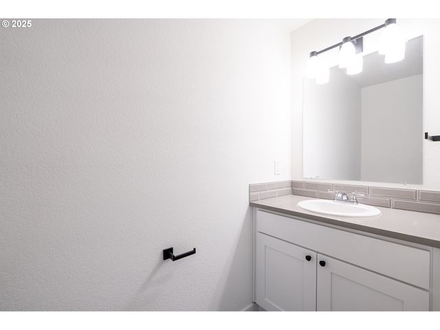 11189 Se STARK St, Portland, OR 97216