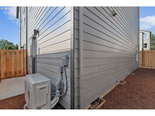 11189 Se STARK St, Portland, OR 97216