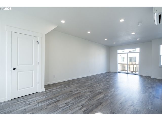 11189 Se STARK St, Portland, OR 97216