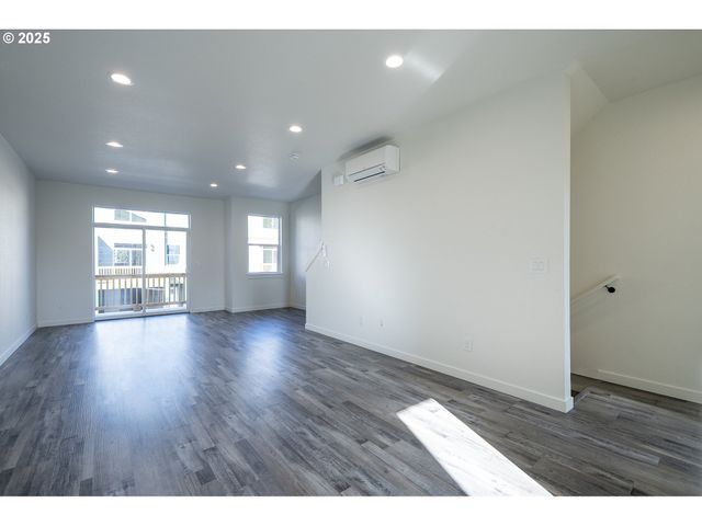 11189 Se STARK St, Portland, OR 97216