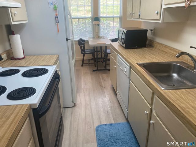 97-99 Park Avenue 72, Danbury, CT 06810