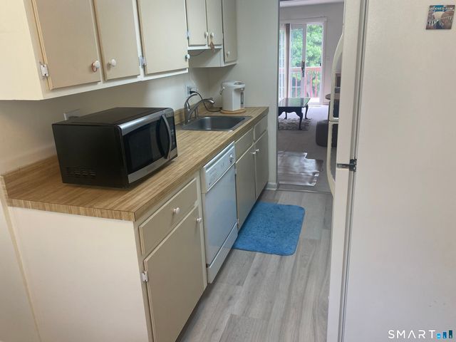 97-99 Park Avenue 72, Danbury, CT 06810