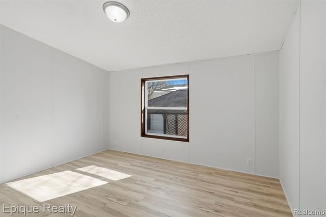 271 Lovell Court, Flushing, MI 48433