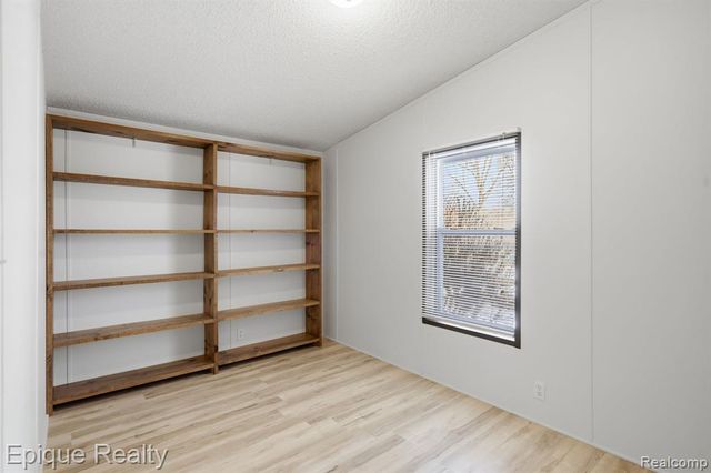 271 Lovell Court, Flushing, MI 48433