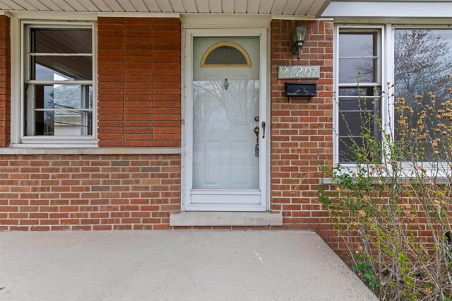 27207 Little Mack Avenue, St Clair Shores, MI 48081