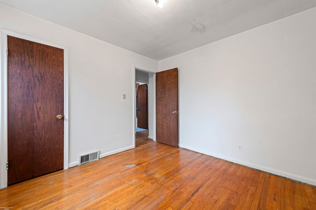 27207 Little Mack Avenue, St Clair Shores, MI 48081