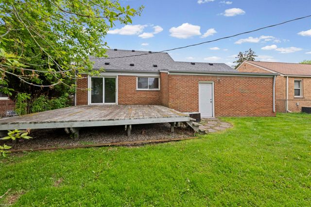27207 Little Mack Avenue, St Clair Shores, MI 48081