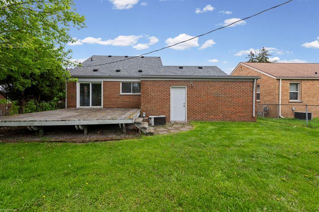 27207 Little Mack Avenue, St Clair Shores, MI 48081