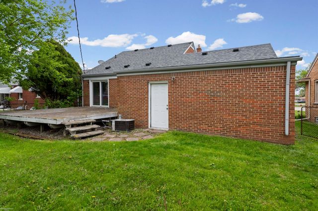 27207 Little Mack Avenue, St Clair Shores, MI 48081