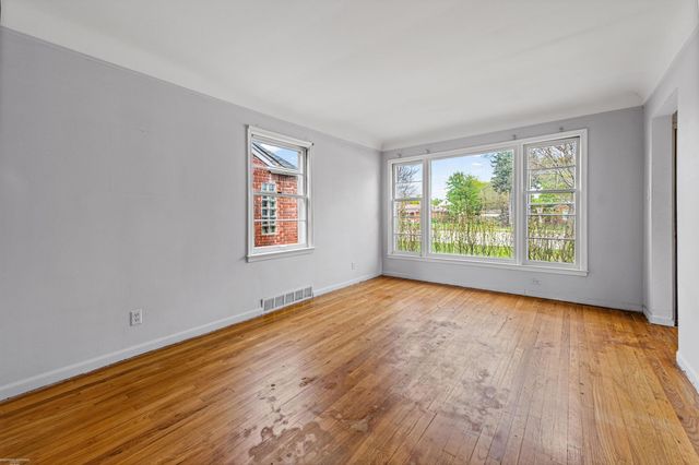 27207 Little Mack Avenue, St Clair Shores, MI 48081
