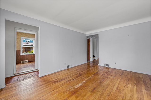 27207 Little Mack Avenue, St Clair Shores, MI 48081