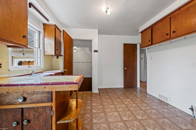27207 Little Mack Avenue, St Clair Shores, MI 48081