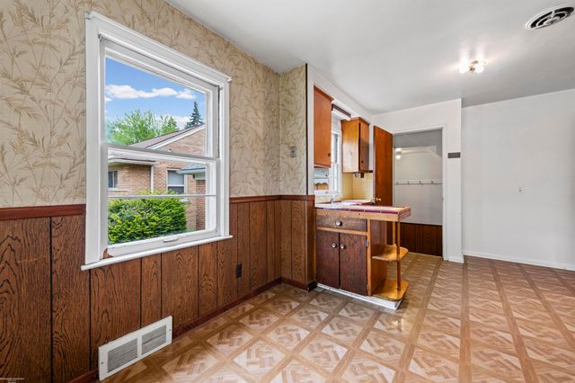 27207 Little Mack Avenue, St Clair Shores, MI 48081