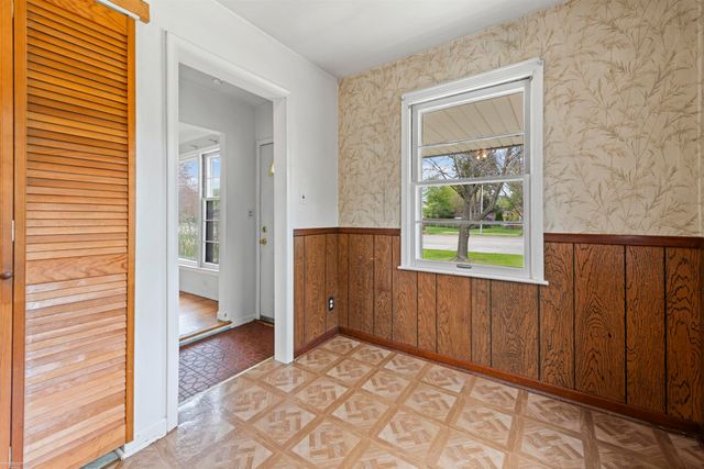 27207 Little Mack Avenue, St Clair Shores, MI 48081