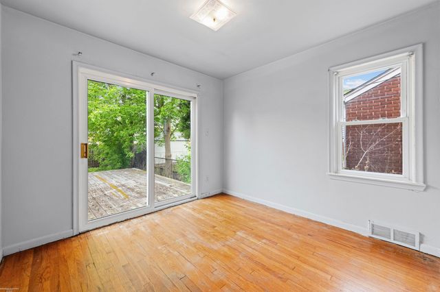 27207 Little Mack Avenue, St Clair Shores, MI 48081