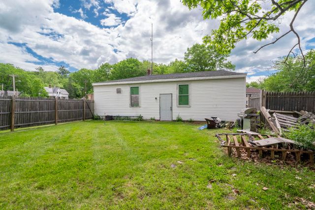 35 S Main Street, Newton, NH 03858