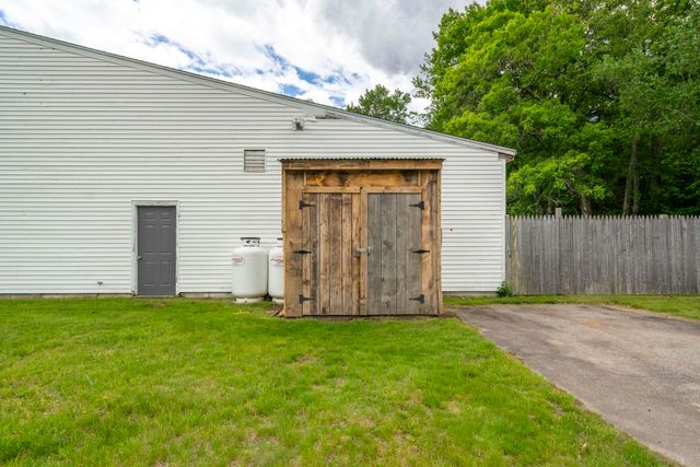 35 S Main Street, Newton, NH 03858