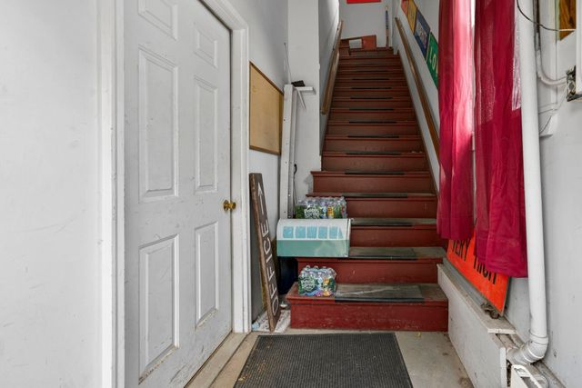 35 S Main Street, Newton, NH 03858