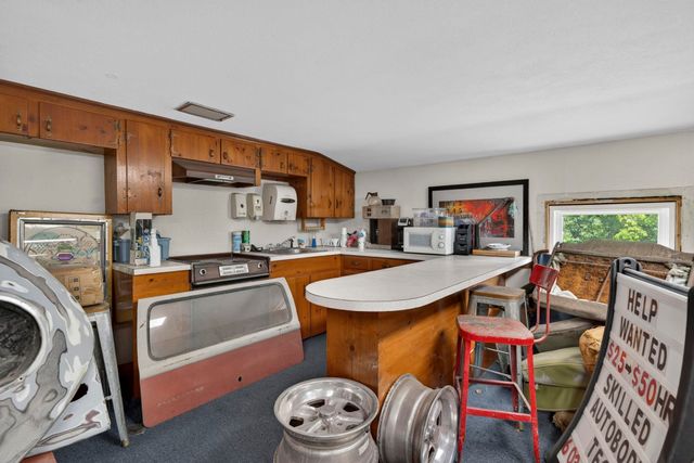 35 S Main Street, Newton, NH 03858