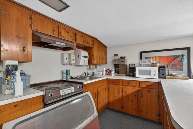 35 S Main Street, Newton, NH 03858